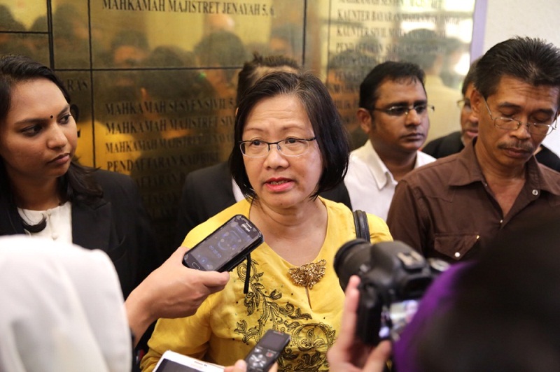 Maria Chin (centre) speaks to reporters at the Jalan Duta Court Complex in Kuala Lumpur, August 3, 2015. u00e2u20acu201d Picture by Choo Choy May