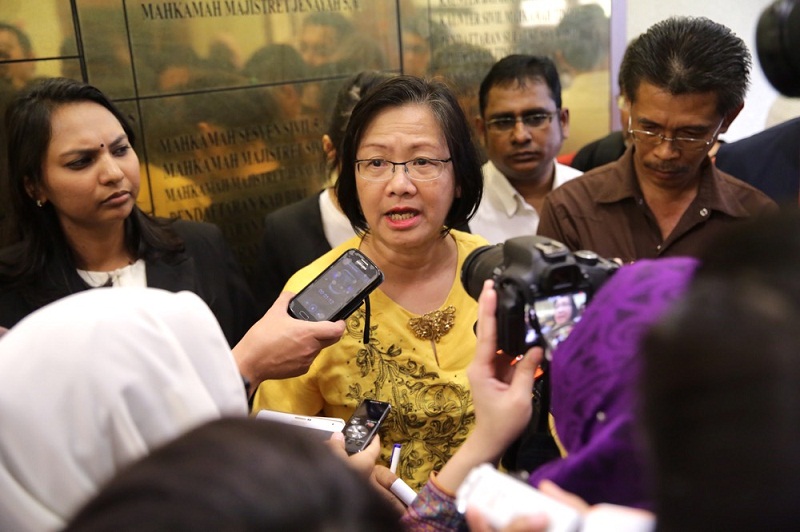 Maria Chin (centre) speaks to reporters at the Jalan Duta Court Complex in Kuala Lumpur, August 3, 2015. u00e2u20acu201d Picture by Choo Choy May