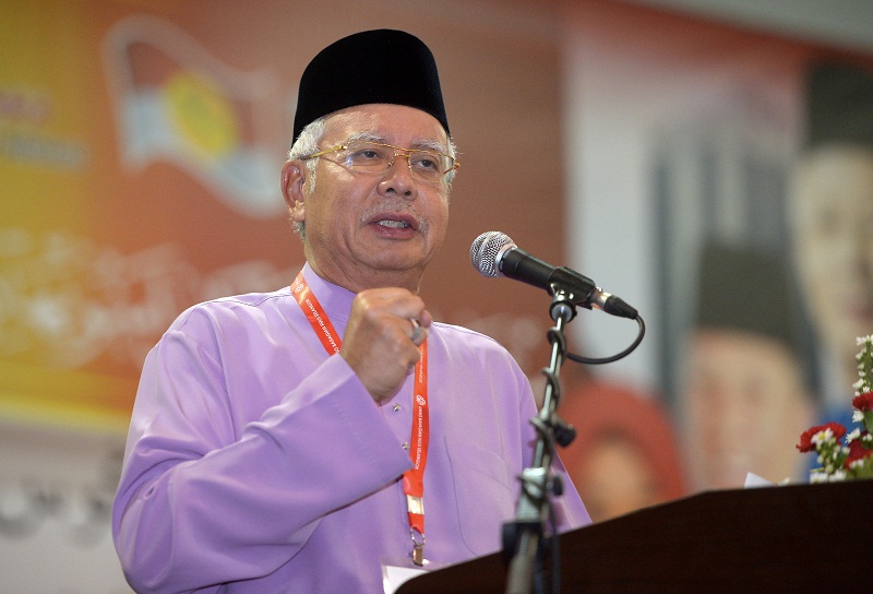 Prime Minister Datuk Seri Najib Razak delivers a speech during the Hulu Selangor Umno division meeting in Kuala Kubu Baru, August 2, 2015. u00e2u20acu201d Bernama pic