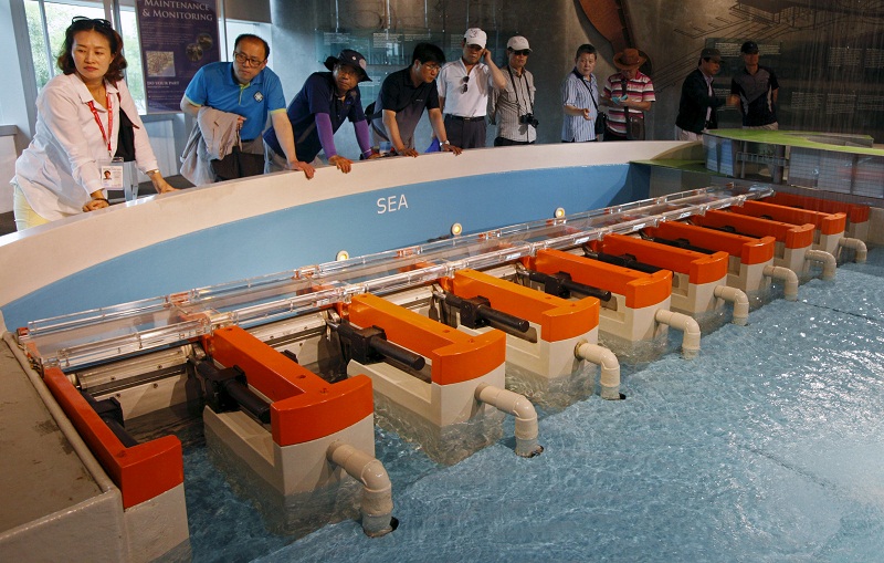 Tourists watch a demonstration of how the Marina Barrage dam works at a gallery in the Marina Barrage facility in Singapore in this May 29, 2013 file photo. u00e2u20acu201d Reuters pic
