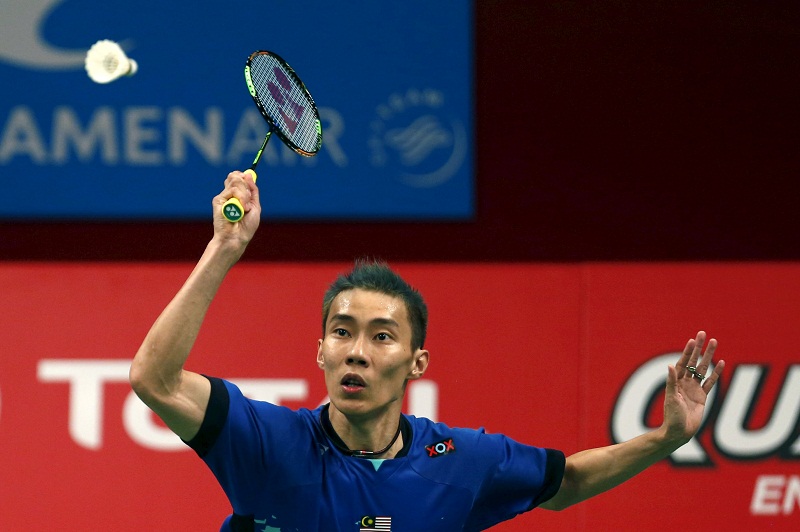 Datuk Lee Chong Wei hits a return to Lithuaniau00e2u20acu02dcs Kestutis Navickas during their menu00e2u20acu2122s singles badminton match at the Total BWF World Championship in Jakarta, August 11, 2015. u00e2u20acu201d Reuters pic