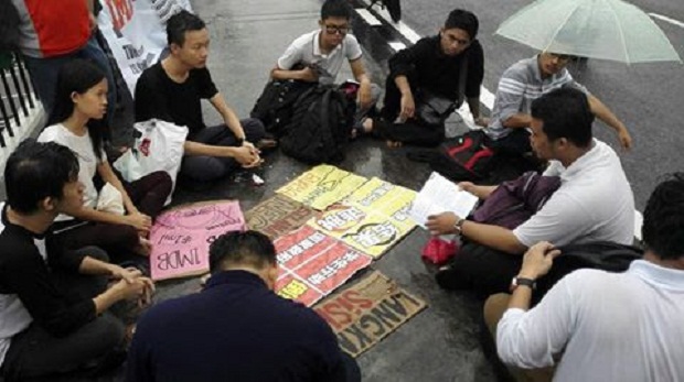  Fahmi Zainol said although there are only 10 students so far at #OccupyParliament, the protest will continue as it is crucial for students to defend their country. — Picture courtesy of Fahmi Zainol