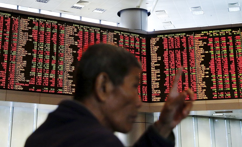An investor monitors share market prices at a brokerage firm in Kuala Lumpur, Malaysia, August 24, 2015. u00e2u20acu201d Reuters pic