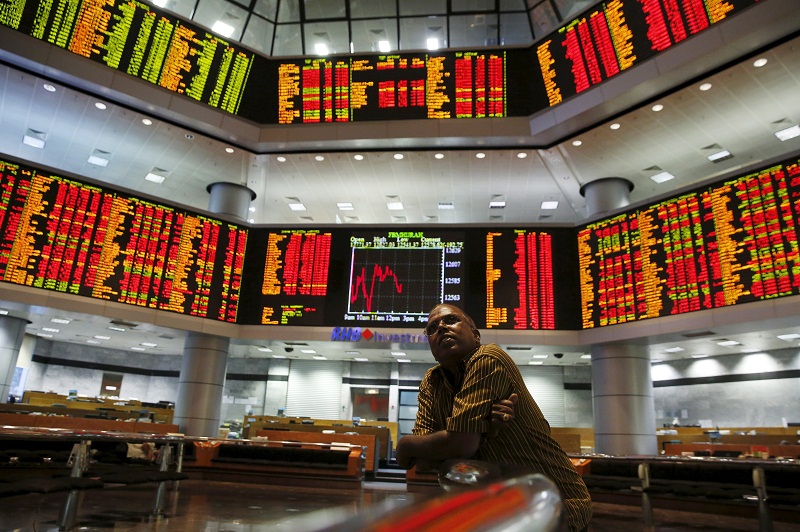An investor monitors share market prices at a brokerage firm in Kuala Lumpur, Malaysia, August 24, 2015. u00e2u20acu201d Reuters pic