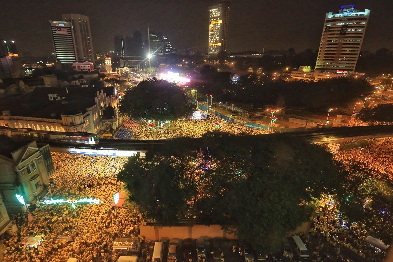 An aerial view of the crowd gathered at the Bersih 4 rally in Kuala Lumpur, August 30, 2015. u00e2u20acu201d Picture by Saw Siow Feng