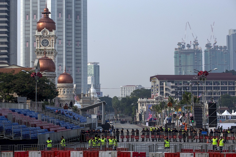 Police officers stand guard near Dataran Merdeka in Kuala Lumpur, August 30, 2015.  — Reuters pic