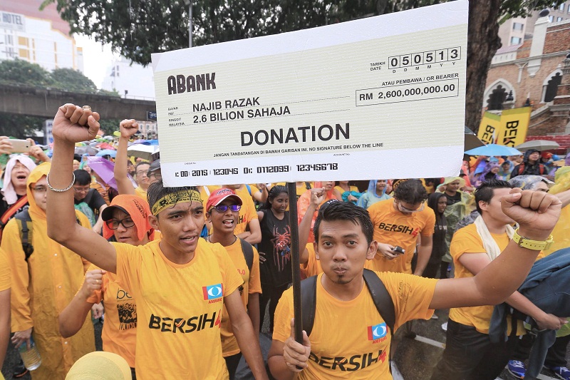 Participants of the Bersih 4 rally brave the rain as they shout slogans and march in Kuala Lumpur, August 30, 2015. u00e2u20acu201d Picture by Saw Siow Feng