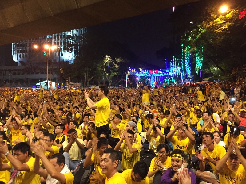 Participants of the Bersih 4 rally cheer on as they gather in Kuala Lumpur, August 30, 2015. u00e2u20acu201d Picture by Kamles Kumar