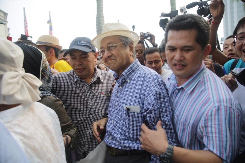 Former Prime Minister Tun Dr Mahathir Mohamad (centre) attends a rally organised by pro-democracy group Bersih near Central Market in  Kuala Lumpur, August 30, 2015. u00e2u20acu201d Picture by Choo Choy May n