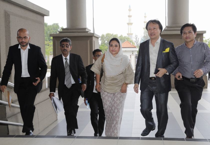 Anina Saaduddin (centre) filed a suit against Najib at the High Court Aug 28, 2015 in a bid to claim a portion of the RM2.6 billion that Umno leaders claimed had been donated for the 2013 election campaign. u00e2u20acu201d Picture by Choo Choy May