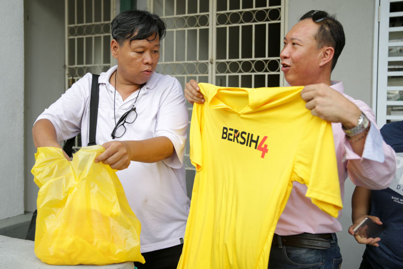 Supporters buying Bersih 4 t-shirts at DAP Kinrara office in Puchong, August 28, 2015. u00e2u20acu201d Picture by Choo Choy May