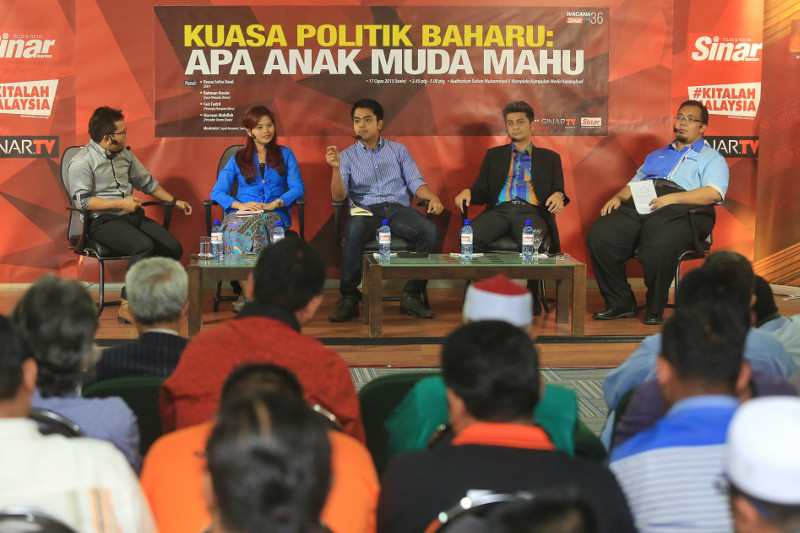(From left) Moderator Sayed Munawar Sayed Mohd Mustar and panellists Dyana Sofya Mohd Daud, Rahman Hussin, Faiz Fadzil, Marwan Abdullah at the 'Apa Anak Muda Mahu' forum by Sinar Harian in Shah Alam, August 17, 2015. u00e2u20acu201d Pictures by Sa