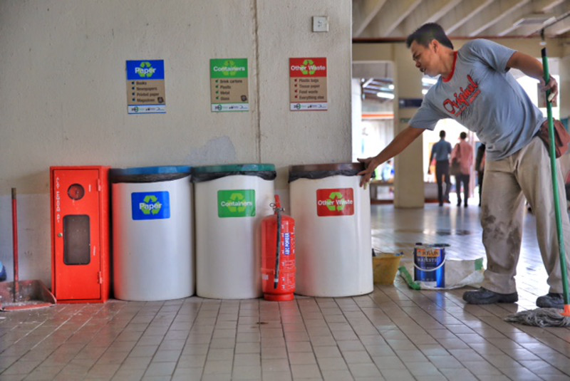 A man uses the recycling bins at UM. u00e2u20acu201d Picture by Saw Siow Feng