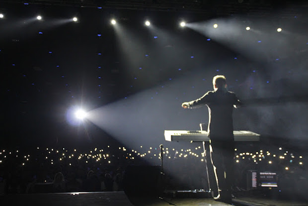 The audience turned on the flashlights of their phones and waved along to the melody. — TheHive.Asia pic