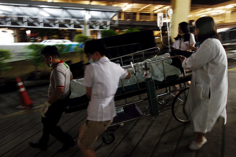 Medical workers rush the victim of a blast at the Erawan shrine to a nearby hospital in central Bangkok August 17, 2015.u00c2u00a0u00e2u20acu201d Reuters pic