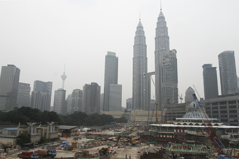 Kuala Lumpur landmarks the Petronas Twin Towers and KL Tower are seen covered in haze in Kuala Lumpur, August 26, 2015. u00e2u20acu201d Picture by Yusof Mat Isa