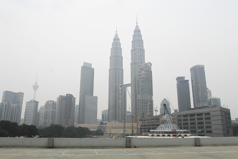 Kuala Lumpur landmarks the Petronas Twin Towers and KL Tower are seen covered in haze in Kuala Lumpur, August 26, 2015. u00e2u20acu201d Picture by Yusof Mat Isa