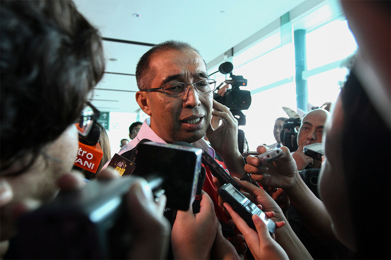 Communications and Multimedia Minister Datuk Seri Dr Salleh Said Keruak speaking to members of the media at the Nexus Bangsar South in Kuala Lumpur, August 25, 2015. u00e2u20acu201d Picture by Yusof Mat Isa