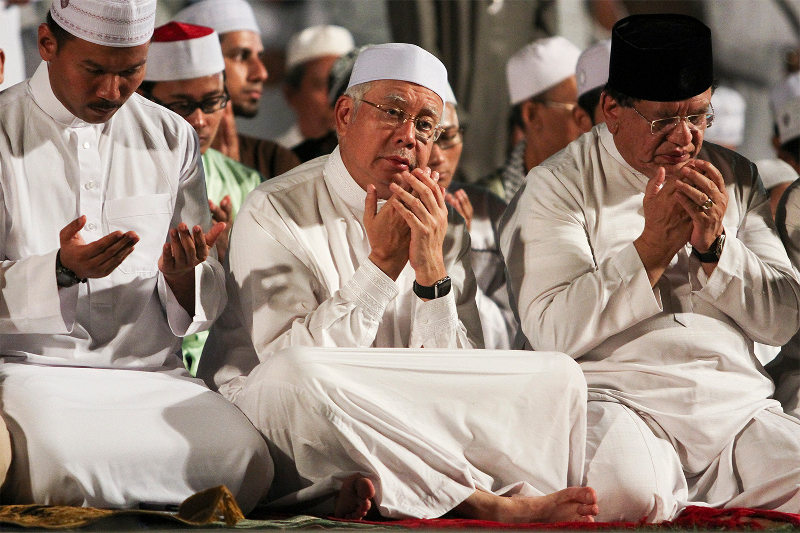 Prime Minister, Datuk Seri Najib Razak recites the u00e2u20acu02dcdoau00e2u20acu2122 during the 'Pray for Malaysia' event held in conjunction with National Day 2015 at Dataran Merdeka, Kuala Lumpur, August 15, 2015. u00e2u20acu201d Picture by Yusof Mat Isa