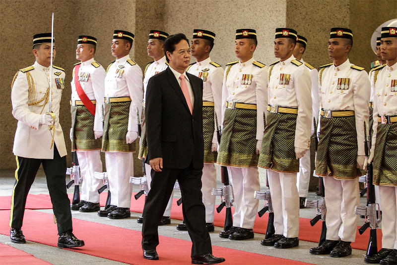 Vietnamu00e2u20acu2122s Prime Minister, Nguyen Tan Dung inspects a ceremonial guard of honour during a welcoming ceremony at the Prime Ministeru00e2u20acu2122s Office in Putrajaya, August 7, 2015. u00e2u20acu201d Picture by Yusof Mat Isa