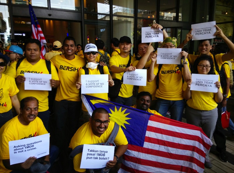 Bersih protesters in Brickfields call for a vote of no-confidence against Prime Minister Datuk Seri Najib Razak. — Picture by Azrul Mohd Khalib