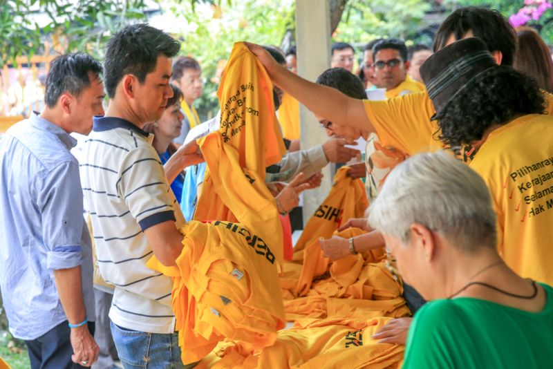Supporters choosing the popular yellow Bersih 4 T-shirts from the Bersih 2.0 Petaling Jaya office, August 25, 2015. u00e2u20acu201d Picture by Saw Siow Feng 
