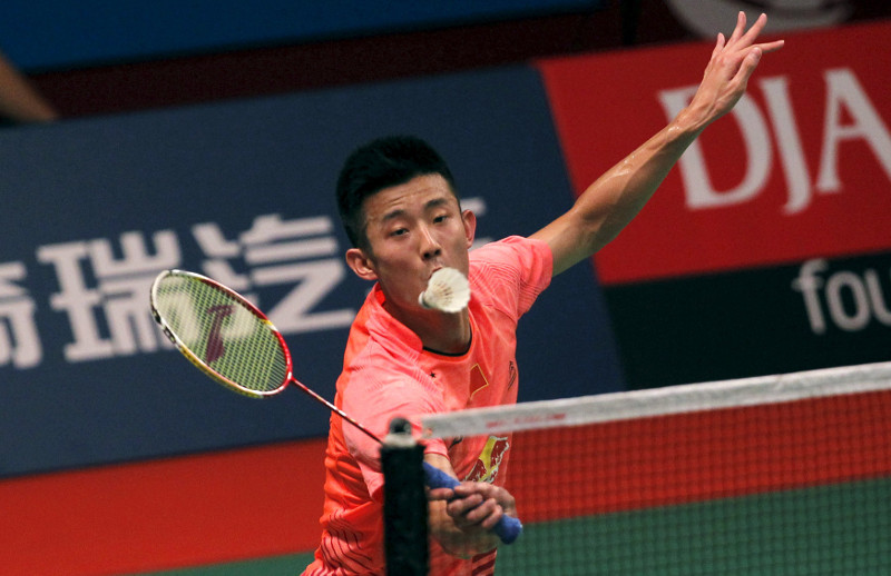 China's Chen Long returns a shot from Denmark's Viktor Axelsen during their quarter-final men's singles badminton match at the BWF World Championship in Jakarta, Indonesia August 14, 2015. u00e2u20acu201d Reuters pic