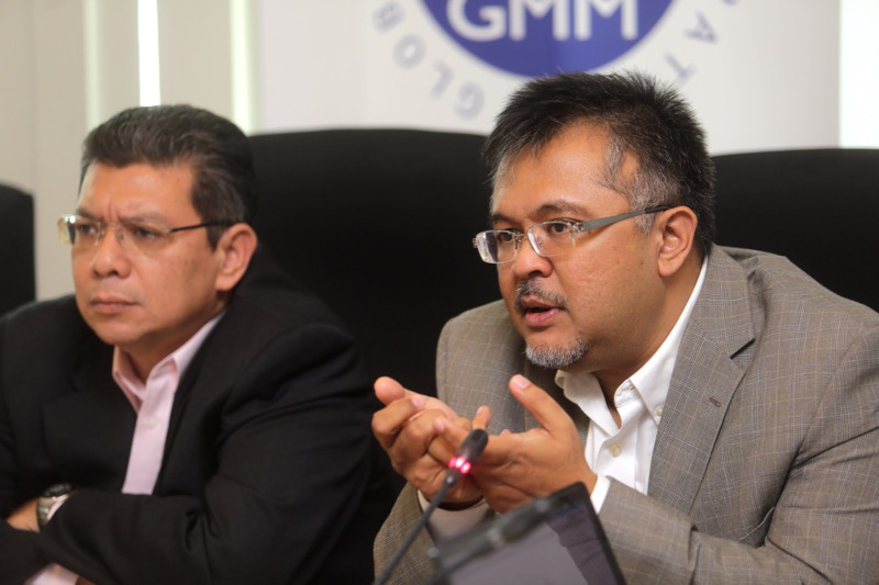 Ibrahim Suffian (right), co-founder and programmes director of Merdeka Center speaking at the GMM Roundtable: u00e2u20acu02dcThe Politics of Race in Malaysiau00e2u20acu2122 at the GMM Foundation, Kuala Lumpur, August 10, 2015. u00e2u20acu201d Picture by Choo Choy May 