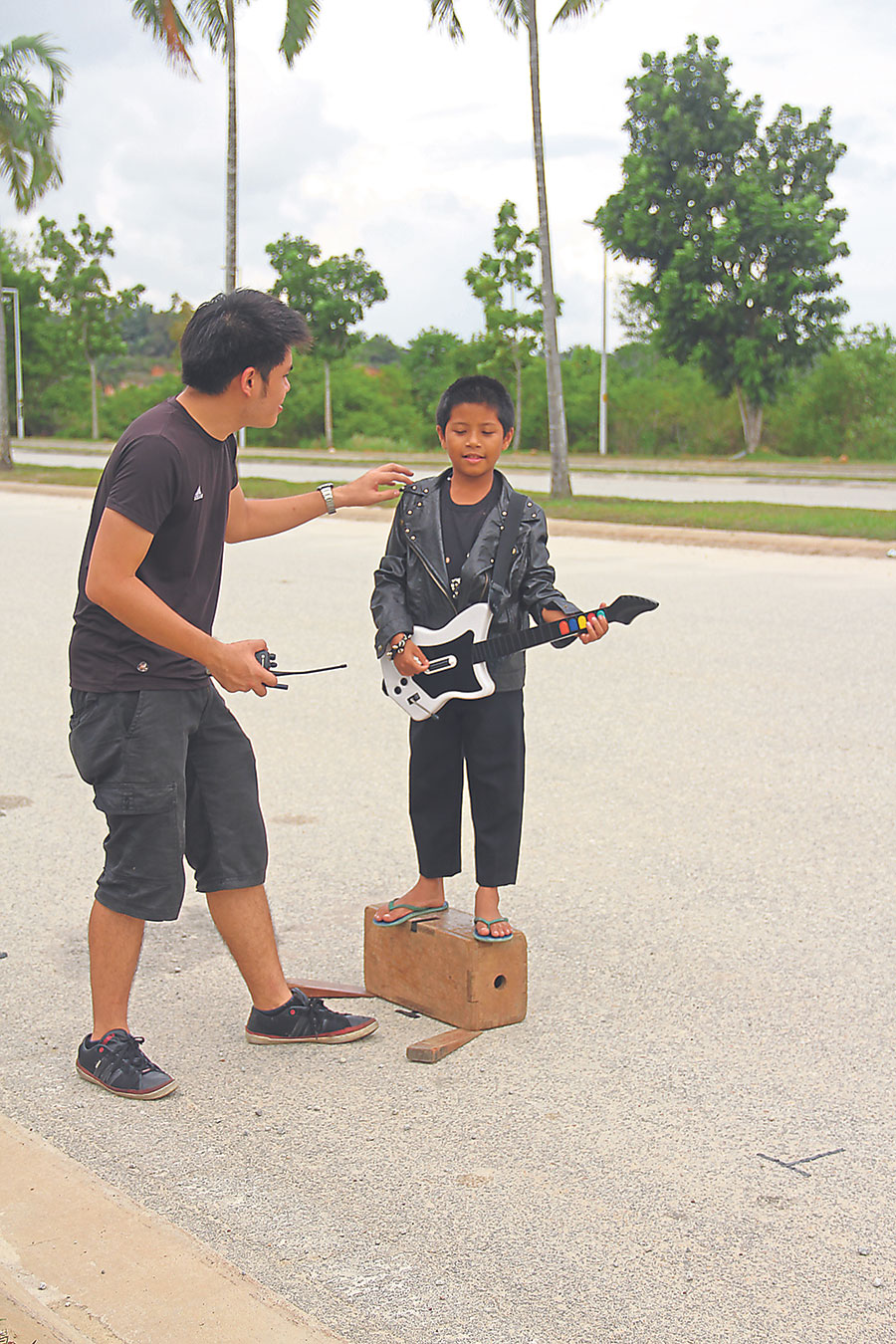 Gan directs Faiq during filming.