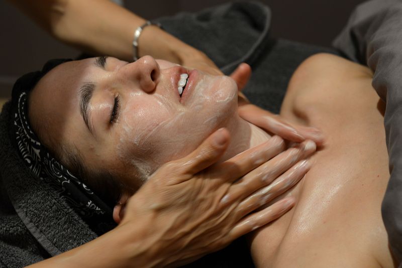 Erin Starkweather receives a facial and lymphatic drainage massage from an aesthetician at CAP Beauty in New York, August 20, 2015. u00e2u20acu201d Jennifer S Altman/New York Times 