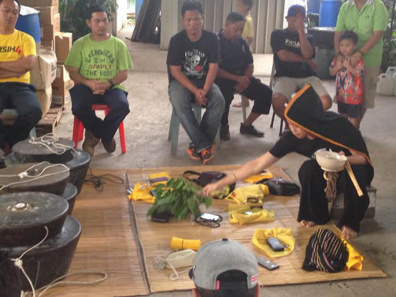 Kadazandusun bobohizan or high priest Adam Gontusan conducted the mamason ritual to get permission from the sunduvan, or local spirits on behalf of the Sabah Bersih organisers in Kota Kinabalu, August 28, 2015. . u00e2u20acu201d Picture by Julia Chan