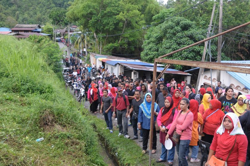 Residents of Kampung Mutiara block the entry to their village, August 24, 2015. u00e2u20acu201d Picture by K.E. Ooi