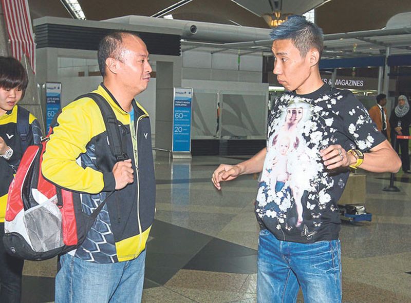 Lee Chong Wei (right) chats with Hendrawan at KLIA yesterday. The former world No. 1 credits the Indonesian for instilling confidence in him. u00e2u20acu2022 Malay Mail pic