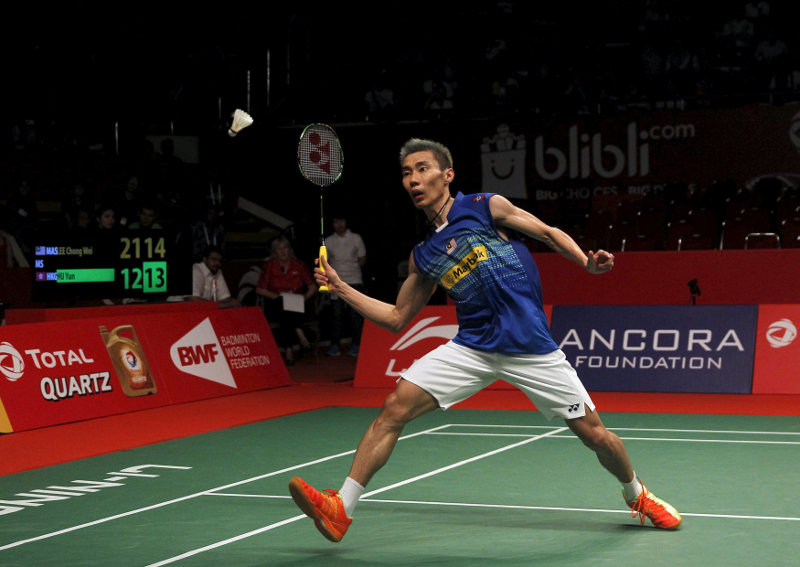 Malaysia's Datuk Lee Chong Wei returns a shot from Hong Kong's Hu Yun during their quarter-final men's singles badminton match at the BWF World Championship in Jakarta, Indonesia, August 14, 2015. u00e2u20acu201d Reuters pic