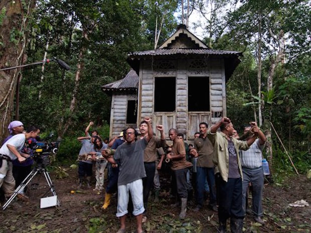 A behind-the-scenes still of u00e2u20acu02dcLelaki Harapan Duniau00e2u20acu2122. u00e2u20acu201d CinemaOnline pic