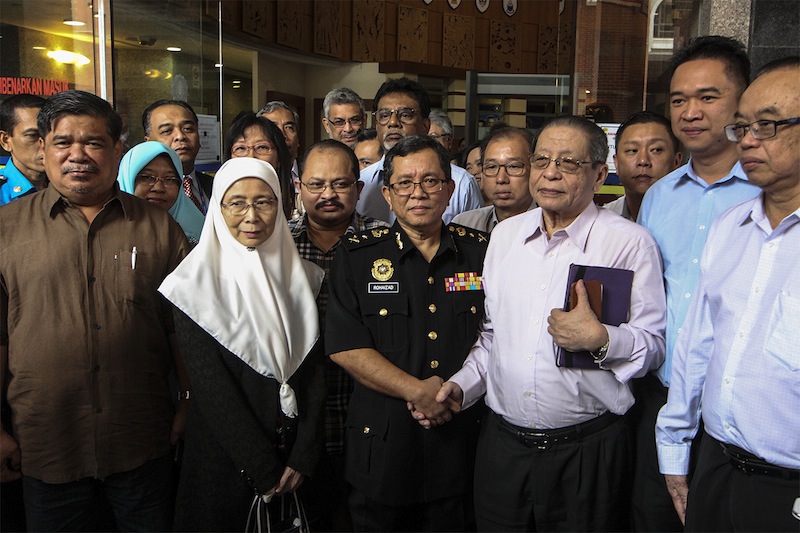 Lim Kit Siang with MACC strategic communications director Rohaizad Yaakob (centre) and other opposition leaders at the MACC Office in Putrajaya, August 6, 2015. u00e2u20acu201d Picture by Yusof Mat Isa 