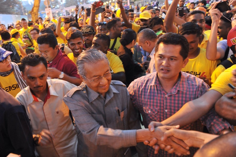 Tun Dr Mahathir Mohamad arrives at the Bersih 4 rally in Kuala Lumpur August 29, 2015. u00e2u20acu201d Picture by Choo Choy May