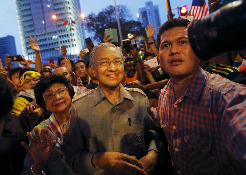 Former prime minister Tun Dr Mahathir Mohamad and his wife Tun Dr Siti Hasmah attend a rally organised by pro-democracy group Bersih in Kuala Lumpur, August 29, 2015. u00e2u20acu201d Reuters pic