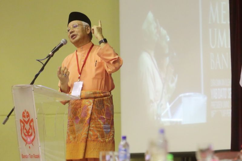 Prime Minister Datuk Seri Najib Razak speaking at the Bandar Tun Razak Umno division meeting, August 8, 2015. u00e2u20acu2022 Picture by Choo Choy May 