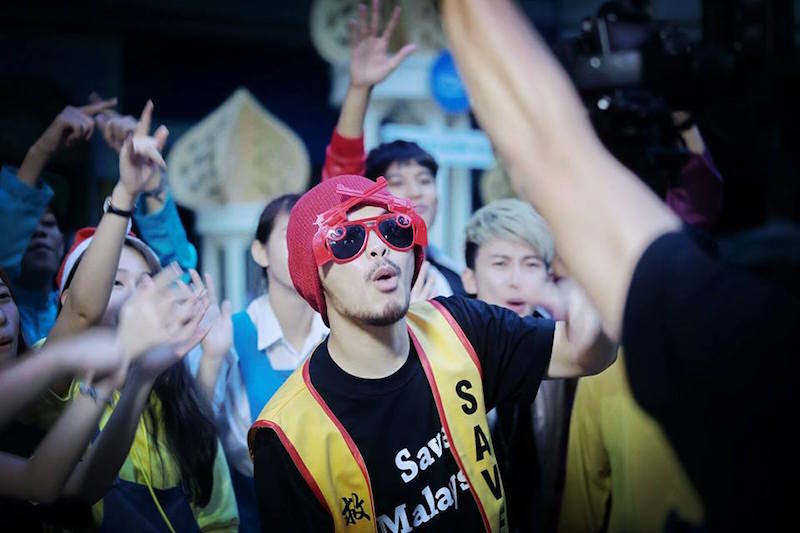 The song is dedicated to the coming National Day as well as a reflection to the recent Low Yat racial issue in Malaysia. u00e2u20acu201d TheHiveAsia pic