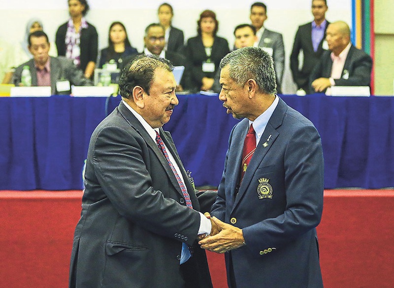Tunku Imran (left) shakes hands with Mohd Anwar after the elections yesterday. u00e2u20acu201d Picture by Firdaus Latif