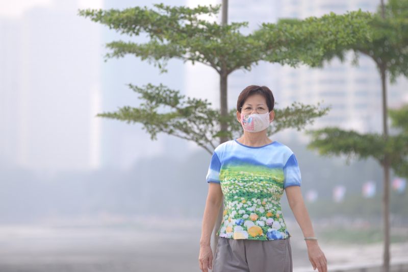 A woman taking a walk along Gurney Drive on a hazy morning in Penang, August 26, 2015. u00e2u20acu2022 Picture by K.E. Ooi