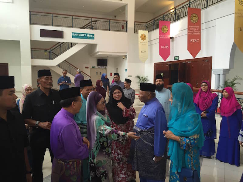 Pahang Sultan and Tan Sri Rais Yatim attending the Universiti Islam Antarabangsa open house in Gombak today. u00e2u20acu201d Picture by Kamles Kumarn