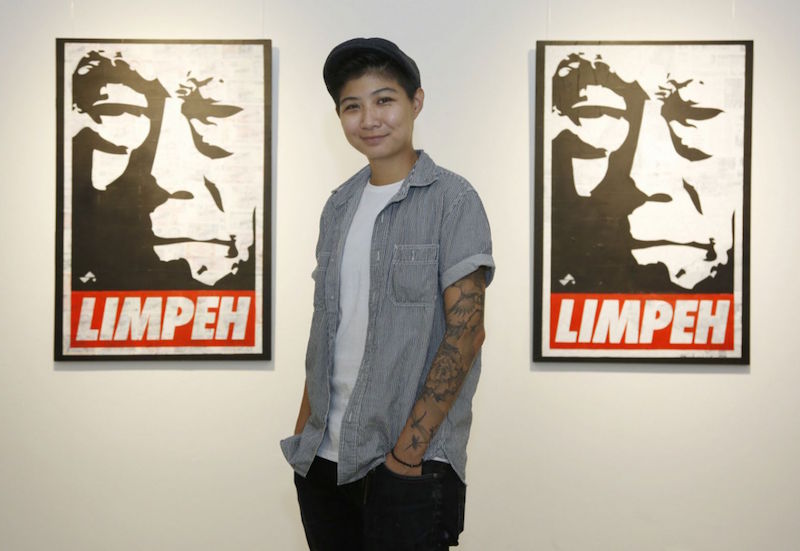 Samantha Lo at the launch of her exhibition at the Substation, entitiled u00e2u20acu02dcLimpehu00e2u20acu2122 which is a tribute to Lee Kuan Yew. u00e2u20acu201d TODAY pic