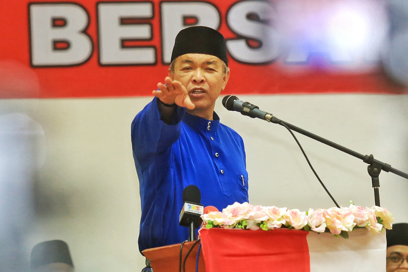 Deputy prime minister Datuk Seri Ahmad Zahid Hamidi opening the Tampin Umno division meeting, August 16, 2015. u00e2u20acu201d Picture by Saw Siow Feng
