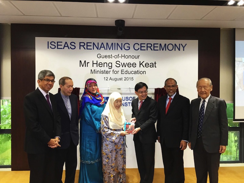 Education Minister Heng Swee Keat presents Puan Noor Aishah with a copy of a new book on her husband, Singapore's first president Yusof Ishak, at the renaming ceremony for the ISEAS - Yusof Ishak Institute. u00e2u20acu201d TODAY Pic