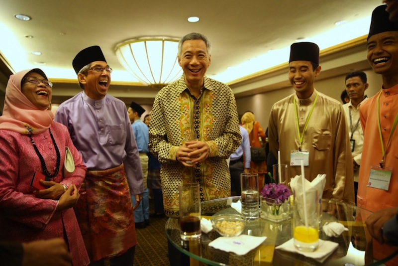 (From left) Halimah Yacob, Dr Yaacob Ibrahim and Lee Hsien Loong meeting Muslim community representatives during a Hari Raya get-together dinner at the Ritz Carlton, Millenia, on July 31, 2015. u00e2u20acu201d TODAY pic