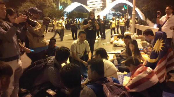 Police arrested 16 students that were part of the #OccupyParliament sit-in rally August 25, 2015. u00e2u20acu201d Picture courtesy of Kesatuan Mahasiswa