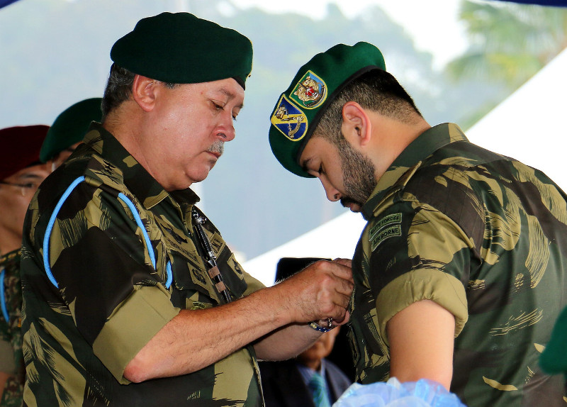 Sultan of Johor Sultan Ibrahim Sultan Iskandar pins the Special Forces Regiment Golden Jubilee Commemorative Medal on the Tunku Mahkota of Johor, Tunku Ismail at Camp Iskandar, Mersing, Aug 25, 2015. u00e2u20acu201d Bernama pic