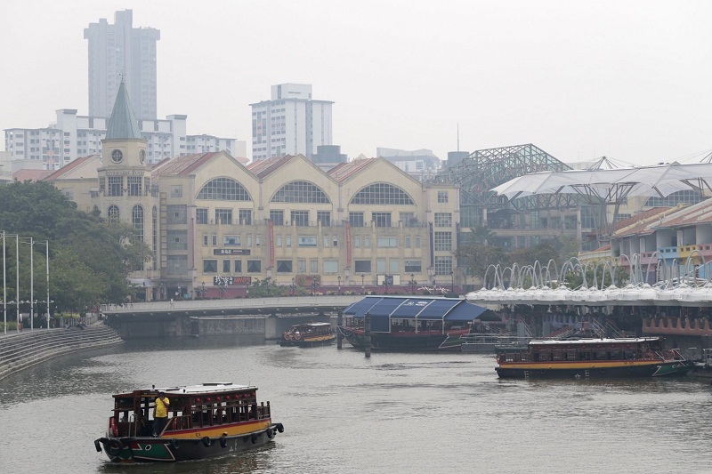 The haze as seen at Clarke Quay on September 27. — TODAY pic
